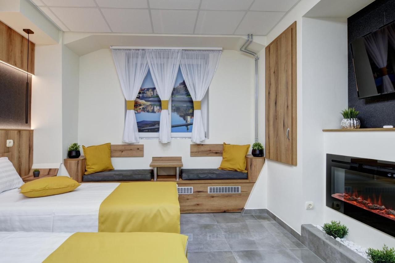 Riverside Inn - Dunaparti Szuteren Gyor Exterior photo